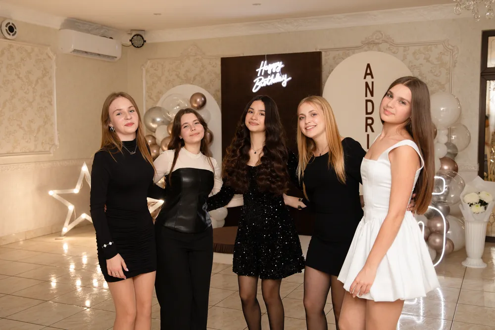 Андрієві — п’ятнадцять — 15